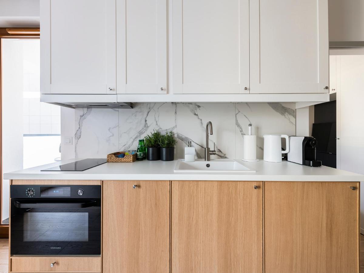 Yoursecondflat Grzybowska Metropoint Varşovia Exterior foto