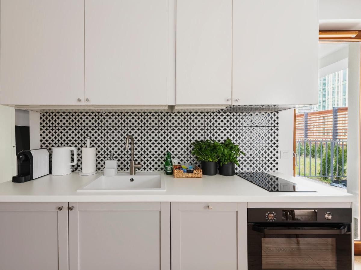Yoursecondflat Grzybowska Metropoint Varşovia Exterior foto